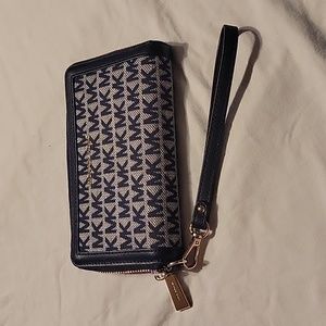 Michael kors wristlet
